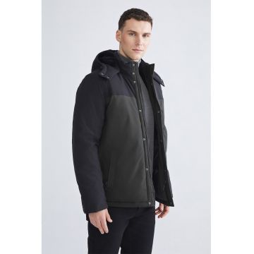 Geaca cu gluga detasabila