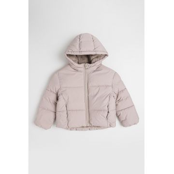 Geaca cu gluga si aspect matlasat