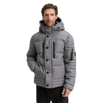 Geaca cu gluga si buzunare multiple