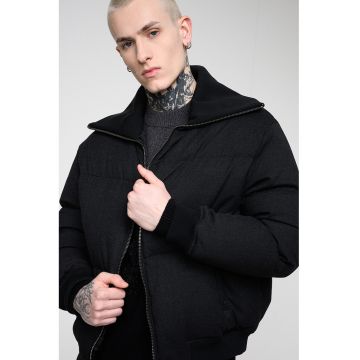 Geaca cu guler inalt