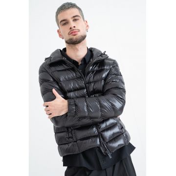 Geaca cu umplutura de puf si gluga