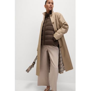 Geaca cu umplutura de puf si guler