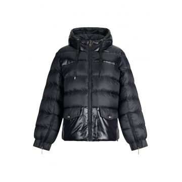 Geaca matlasata cu buzunare cu clapa