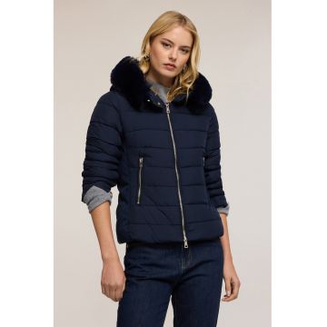 Jacheta cu buzunare laterale si gluga