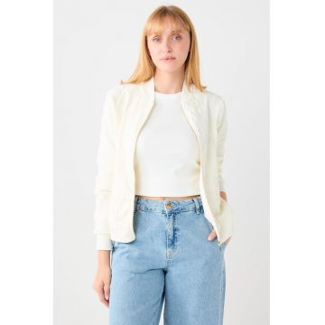 Jacheta cu fermoar si buzunare laterale