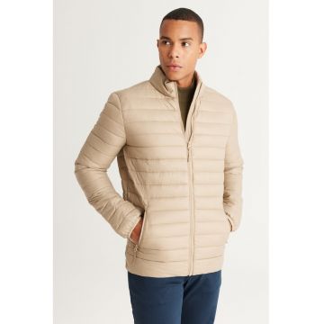 Jacheta cu fermoar si guler mediu