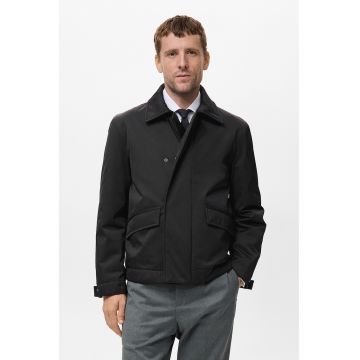 Jacheta cu finisaj impermeabil si buzunare