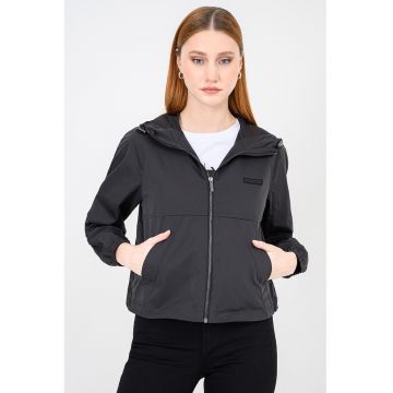 Jacheta cu gluga si buzunare cu fermoar