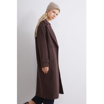 Palton cu nasturi si revere decupate