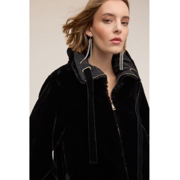 Palton din blana sintetica cu design reversibil