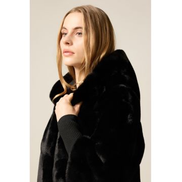Palton din blana sintetica cu gluga