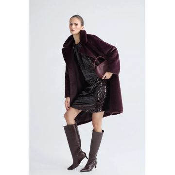 Palton lung de blana sintetica cu revere decupate