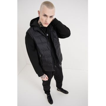 Vesta cu monograma si gluga