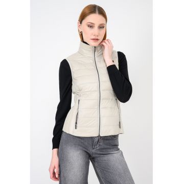 Vesta cu umplutura de puf si fermoar