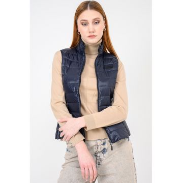 Vesta cu umplutura de puf si fermoar