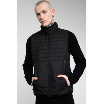 Vesta cu vatelina subtire si logo discret pe piept