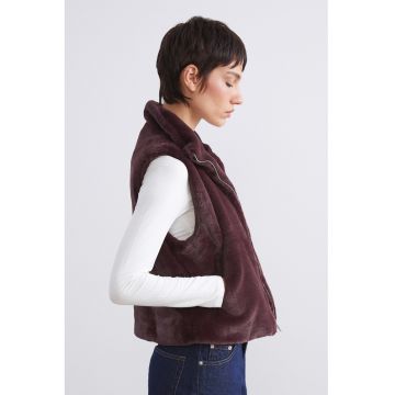 Vesta pufoasa din blana sintetica