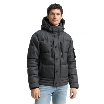 Geaca cu gluga si buzunare multiple