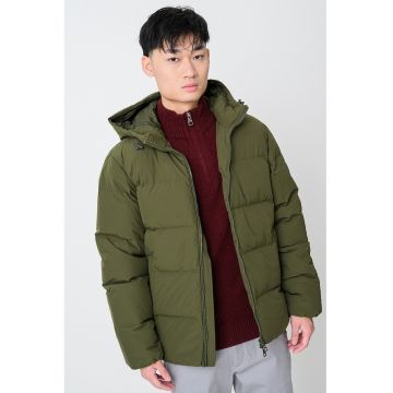 Geaca cu umplutura de puf si gluga