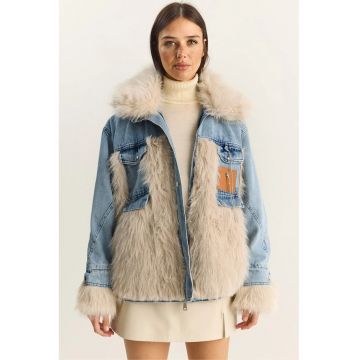 Geaca din denim supradimensionata -  cu detalii din blana artificiala - albastra/alba