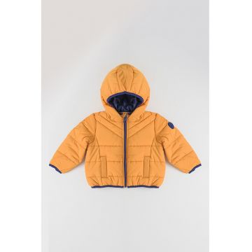 Geaca matlasata cu fermoar si gluga