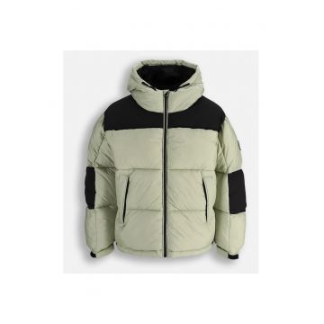 Geaca matlasata si impermeabila cu gluga