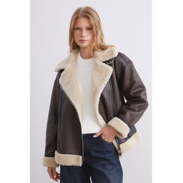 Haina lejera cu fermoar