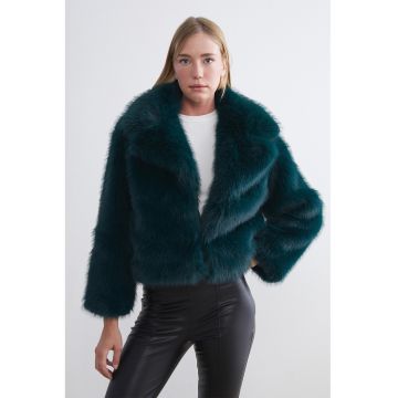 Haina scurta lejera de blana sintetica