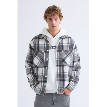 Jacheta-camasa cu model in carouri si buzunare pe piept