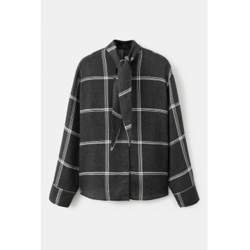 Jacheta-camasa lejera in carouri