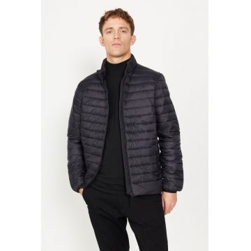 Jacheta cu fermoar si guler mediu