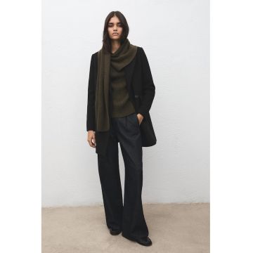 Palton lung din amestec de lana cu revere decupate si doua randuri de nasturi