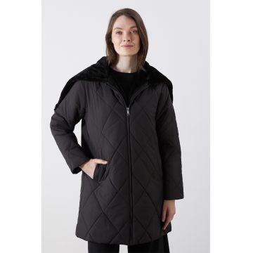 Palton midi matlasat cu gluga
