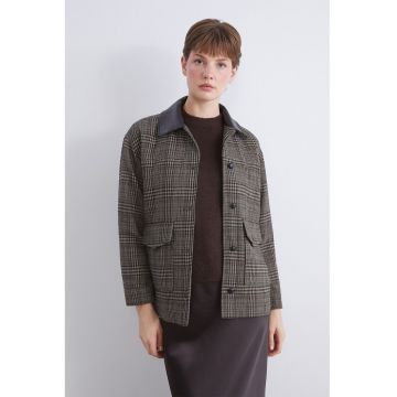 Palton scurt in carouri