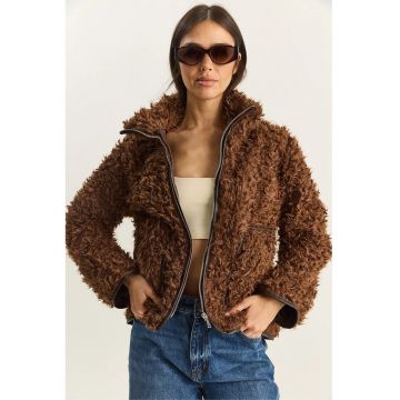 Geaca de plus  cu detalii din imitatie de piele - maro - jerseu