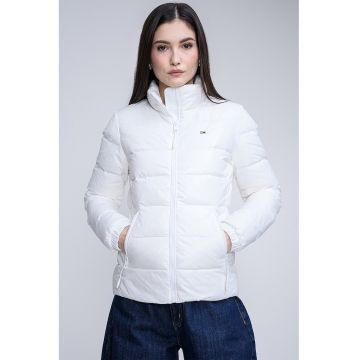 Geaca matlasata cu buzunare laterale cu fermoar