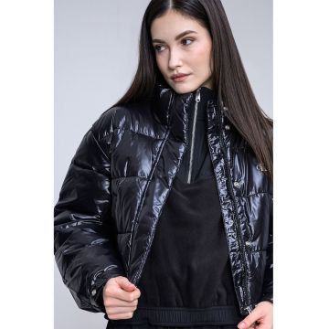 Geaca scurta cu guler mediu