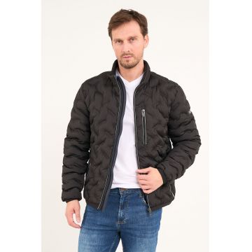 Geaca texturata cu guler scurt