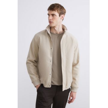 Jacheta cu buzunare laterale si fermoar - Bej deschis