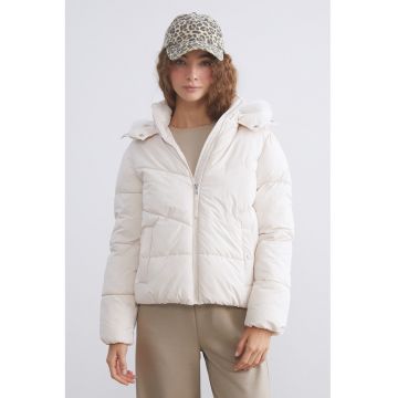 Jacheta scurta matlasata cu gluga - Alb murdar