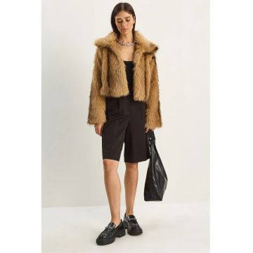 Geci matlasate si din puf - Femei - Geaca de plus cu model din blana artificiala LUCCI - Maro Camel