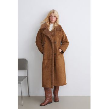 Haina lunga de piele ecologica cu captuseala teddy - Maro deschis