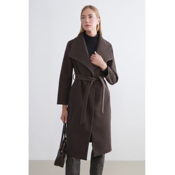 Palton cu model uni si croiala petrecuta - Maro inchis