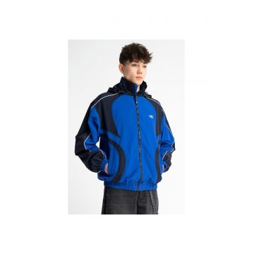 Jacheta cu guler inalt si gluga