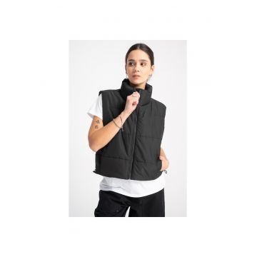 Vesta matlasata cu guler inalt -